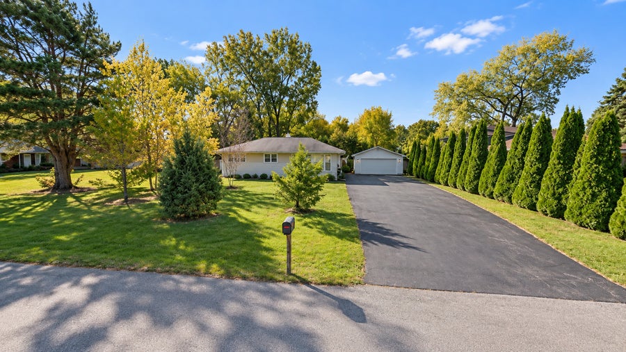 Property photo for 7915 W 101st Place, Palos Hills, IL