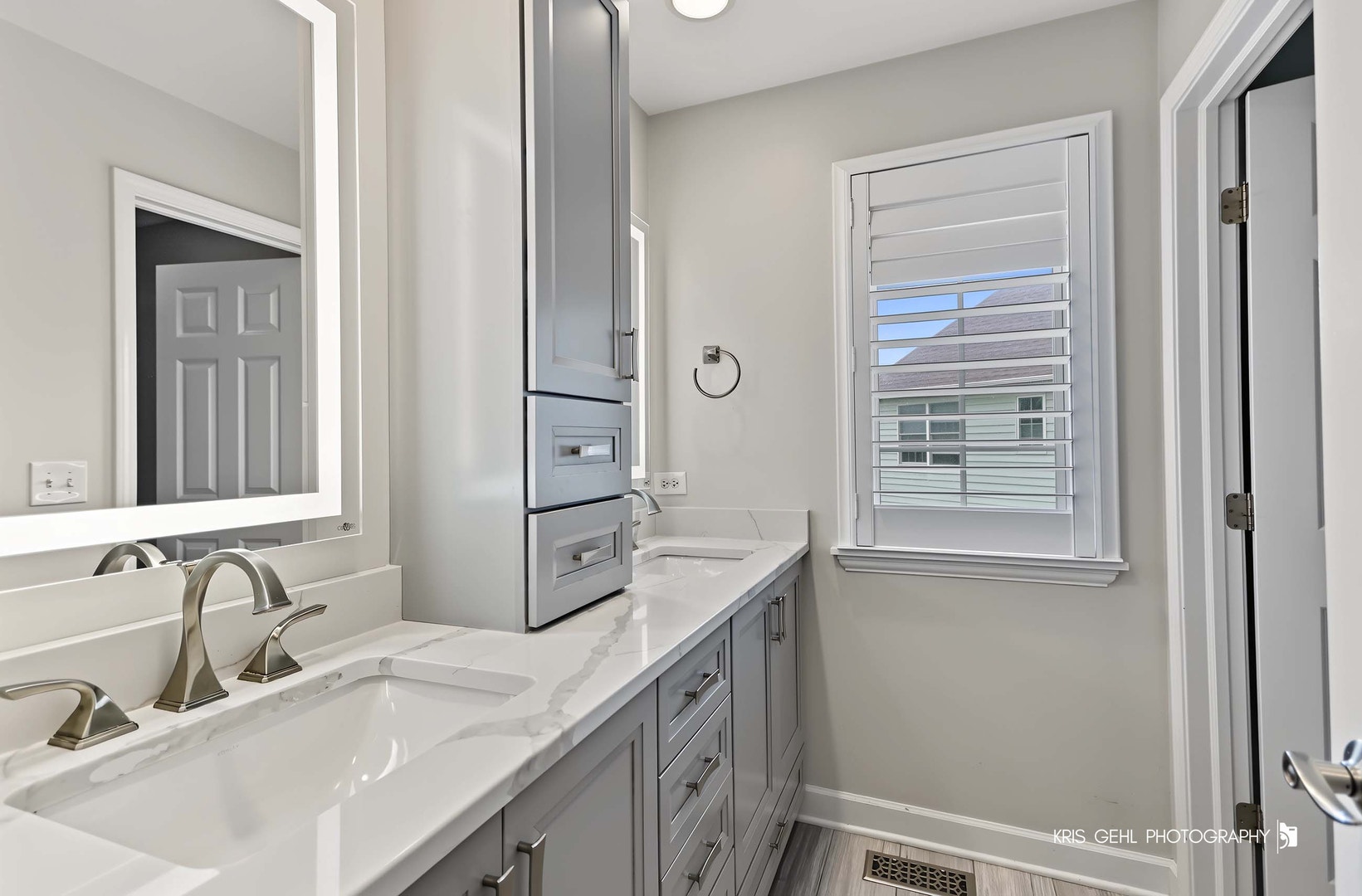 2508 Stonehenge Drive, Aurora, IL 60502 Bed 3 and 4 shared bath