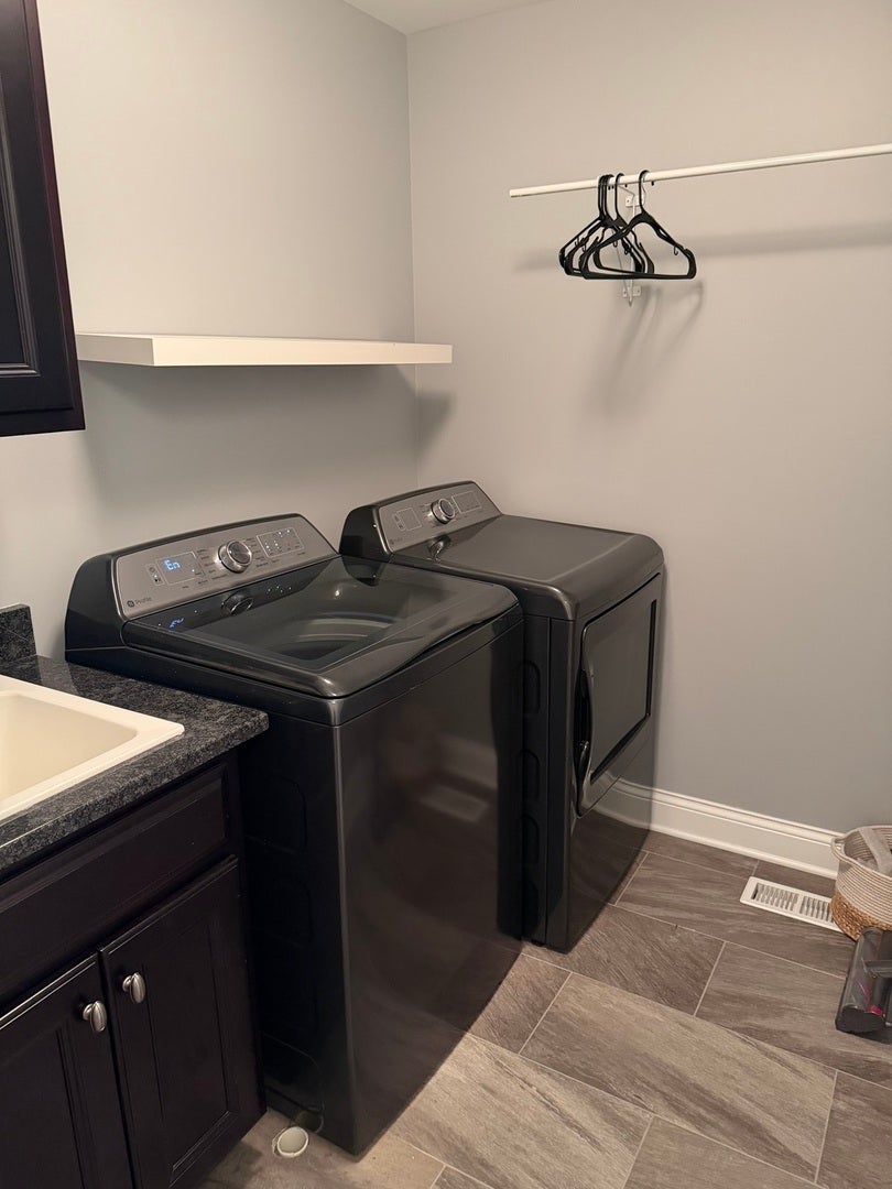 17942 Fountain Circle, Orland Park, IL 60467 Upper Level Laundry