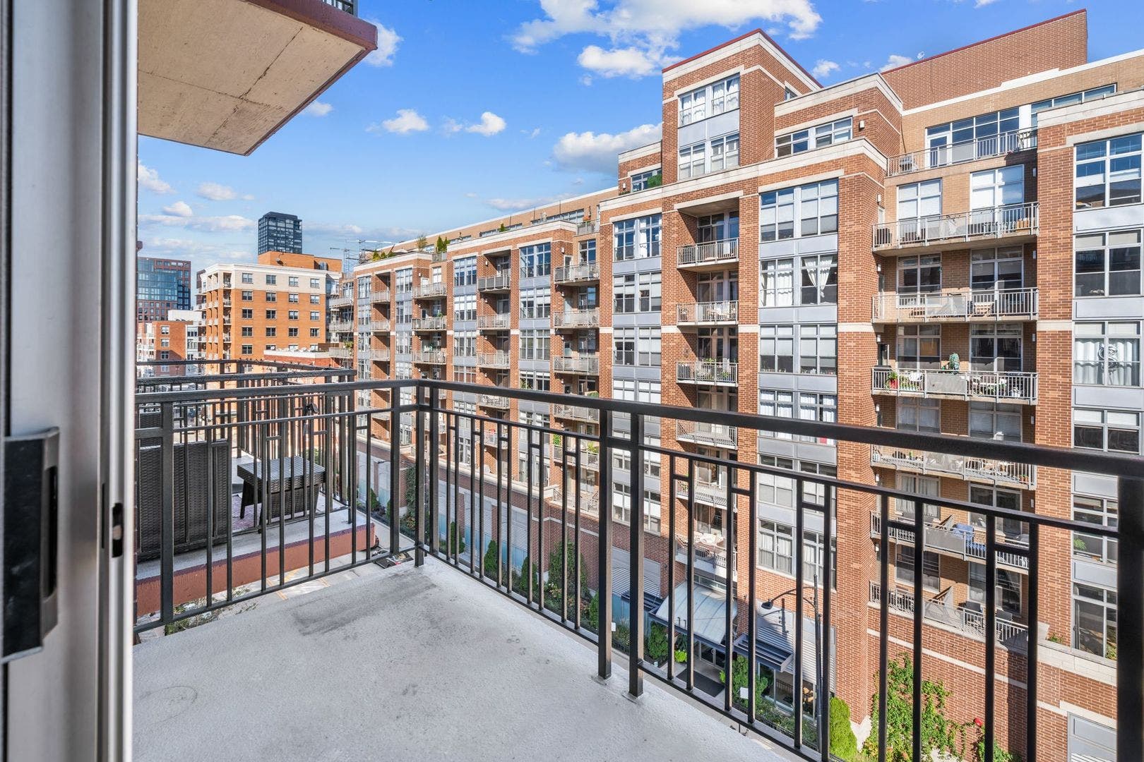1000 W ADAMS Street, #607, Chicago, IL 60607 1000 W ADAMS Street, #607, Chicago, IL 60607