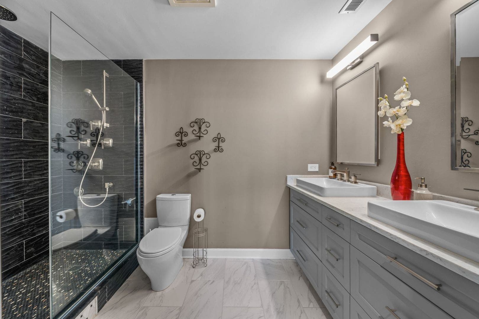 1000 W ADAMS Street, #607, Chicago, IL 60607 1000 W ADAMS Street, #607, Chicago, IL 60607