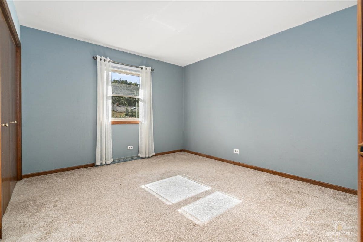830 Hiawatha Drive, Elgin, IL 60120 830 Hiawatha Drive, Elgin, IL 60120