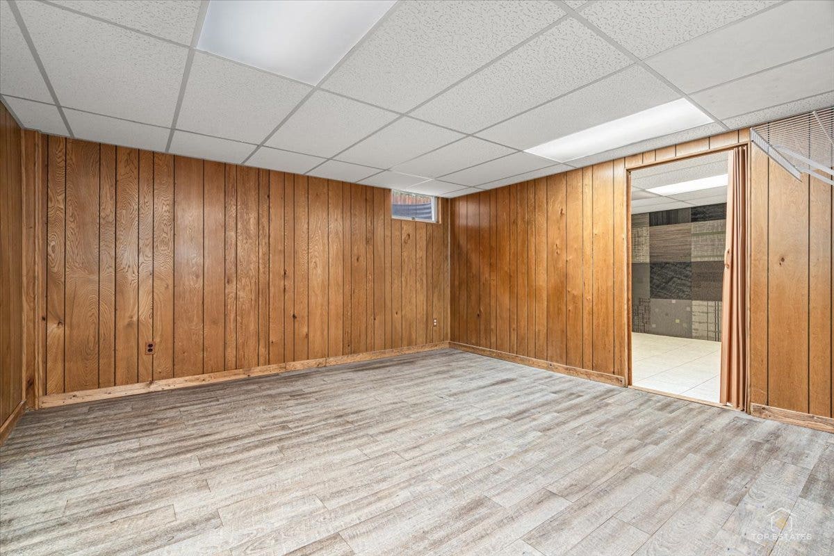 830 Hiawatha Drive, Elgin, IL 60120 830 Hiawatha Drive, Elgin, IL 60120