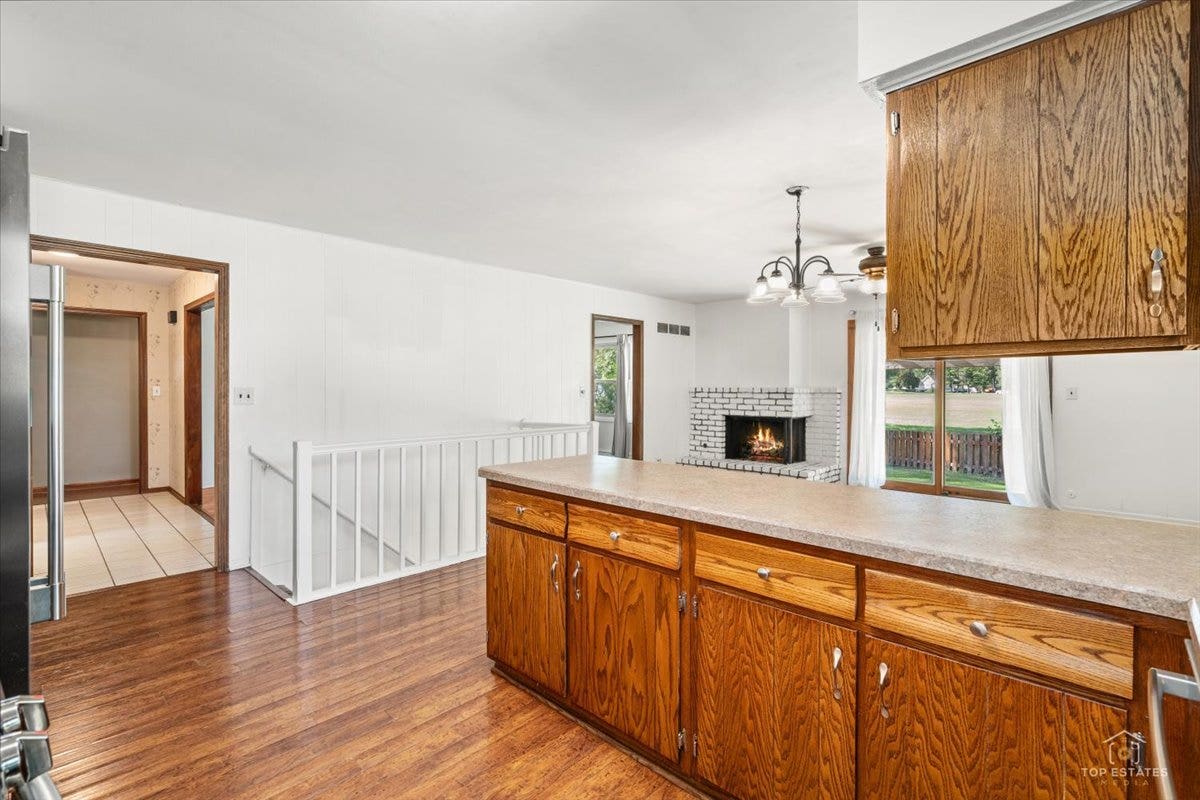 830 Hiawatha Drive, Elgin, IL 60120 830 Hiawatha Drive, Elgin, IL 60120