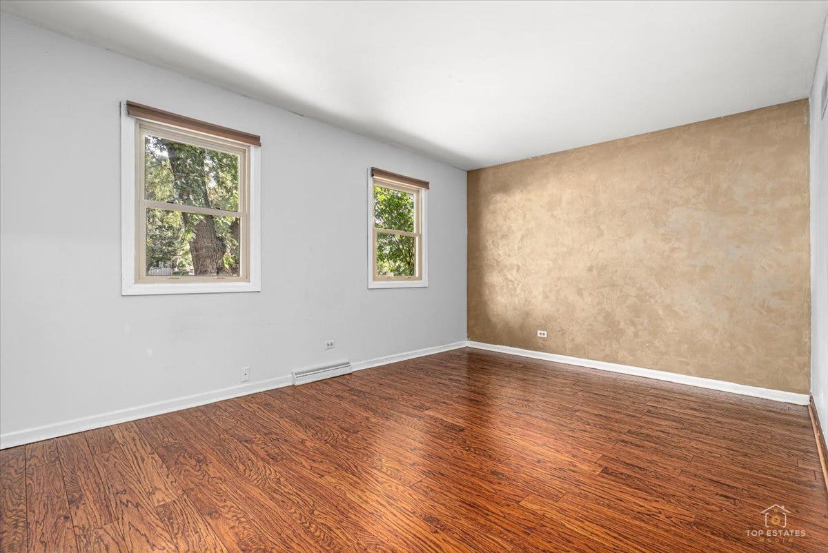 830 Hiawatha Drive, Elgin, IL 60120 830 Hiawatha Drive, Elgin, IL 60120