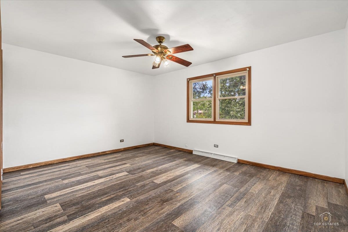 830 Hiawatha Drive, Elgin, IL 60120 830 Hiawatha Drive, Elgin, IL 60120