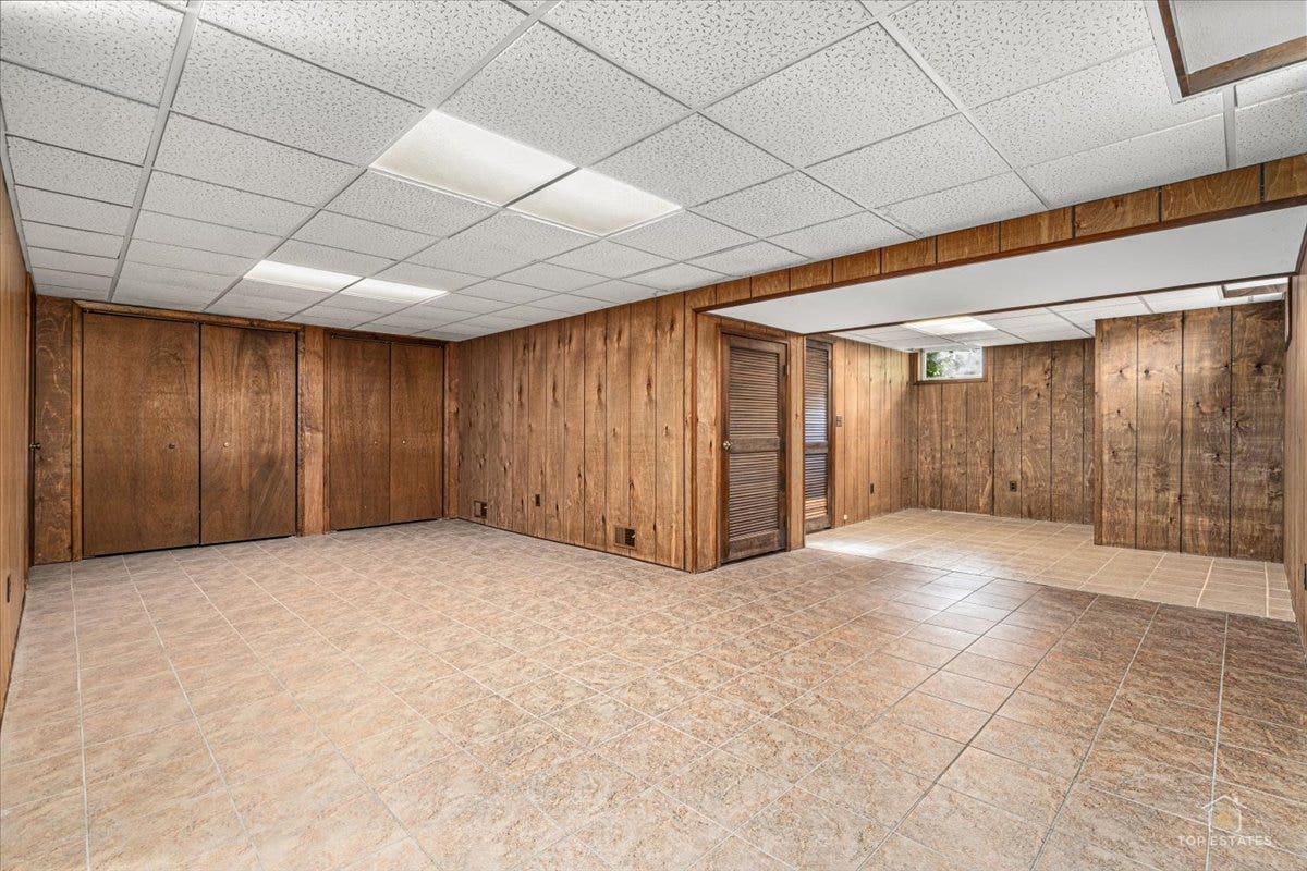 830 Hiawatha Drive, Elgin, IL 60120 830 Hiawatha Drive, Elgin, IL 60120