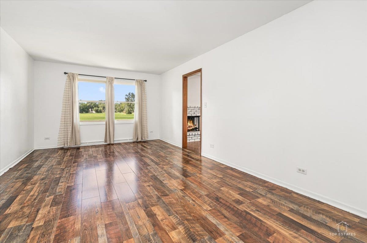 830 Hiawatha Drive, Elgin, IL 60120 830 Hiawatha Drive, Elgin, IL 60120