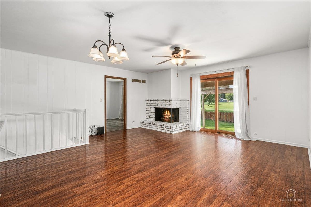 830 Hiawatha Drive, Elgin, IL 60120 830 Hiawatha Drive, Elgin, IL 60120