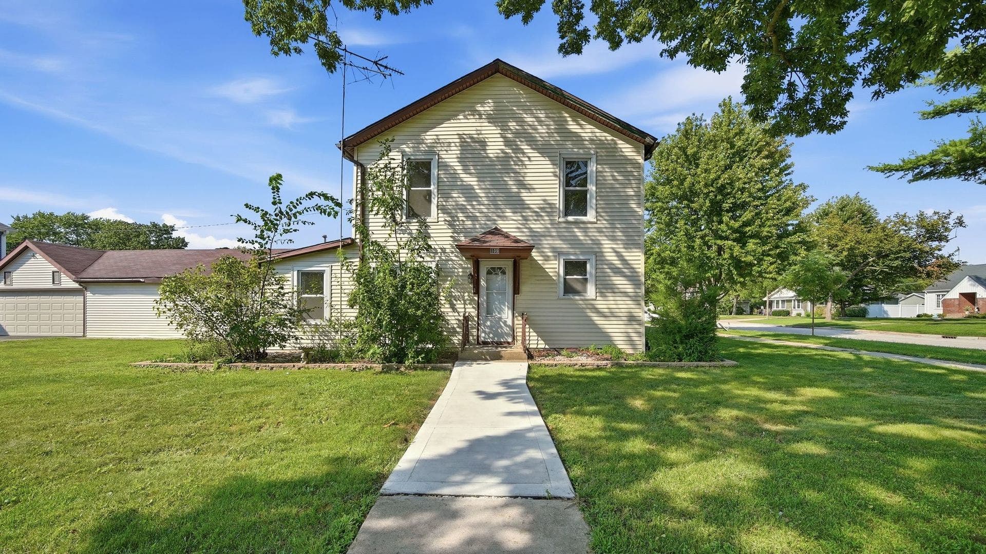 109 E Mondamin Street, Minooka, IL 60447 109 E Mondamin Street, Minooka, IL 60447