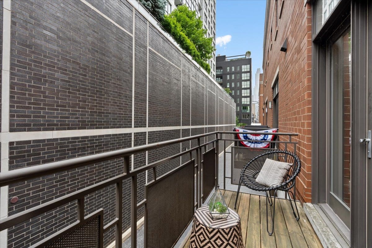 460 W Superior Street, #4-5, Chicago, IL 60654