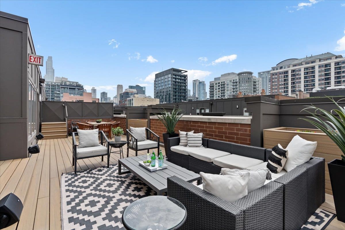 460 W Superior Street, #4-5, Chicago, IL 60654