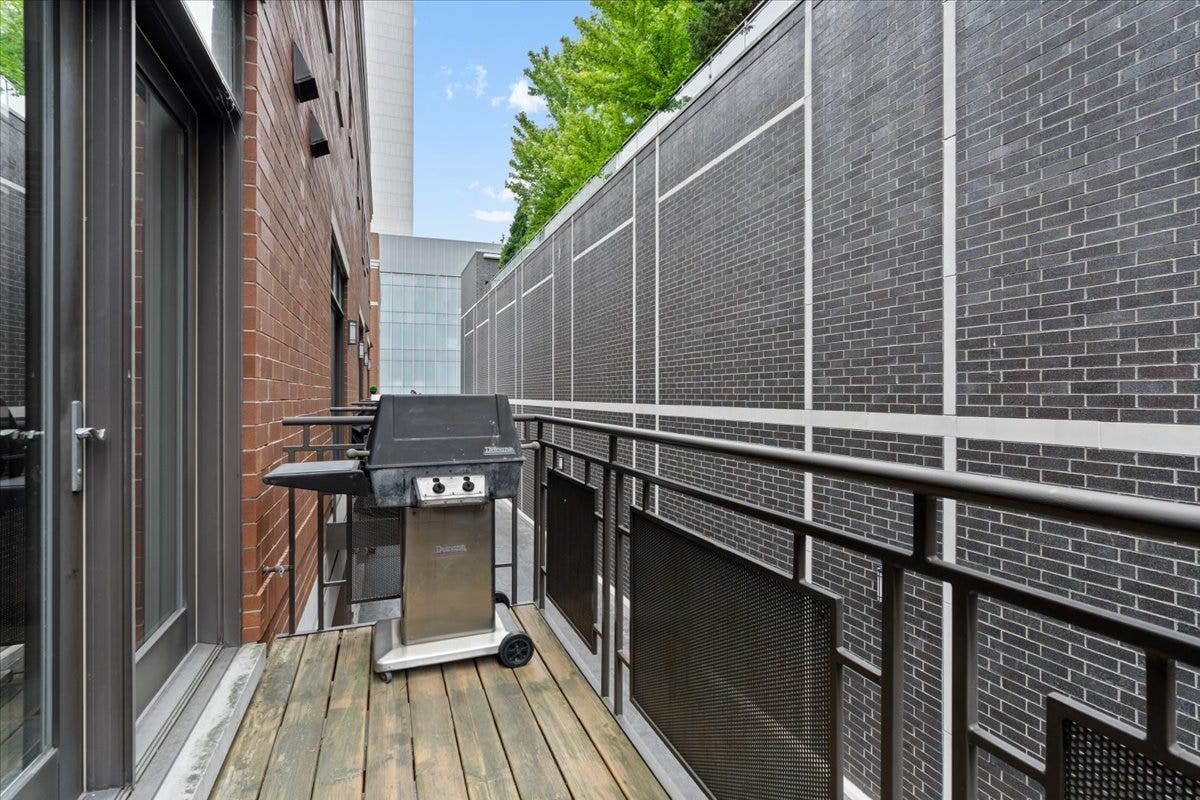 460 W Superior Street, #4-5, Chicago, IL 60654