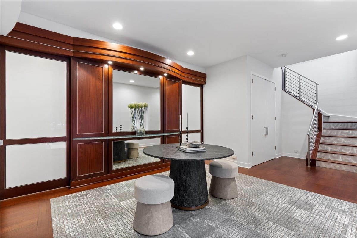 460 W Superior Street, #4-5, Chicago, IL 60654