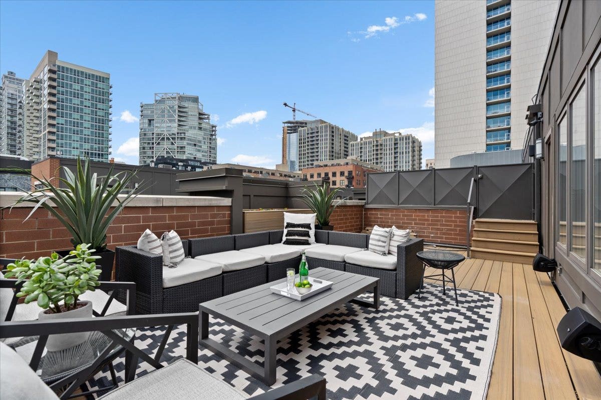 460 W Superior Street, #4-5, Chicago, IL 60654