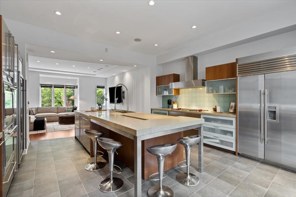 460 W Superior Street, #4-5, Chicago, IL 60654