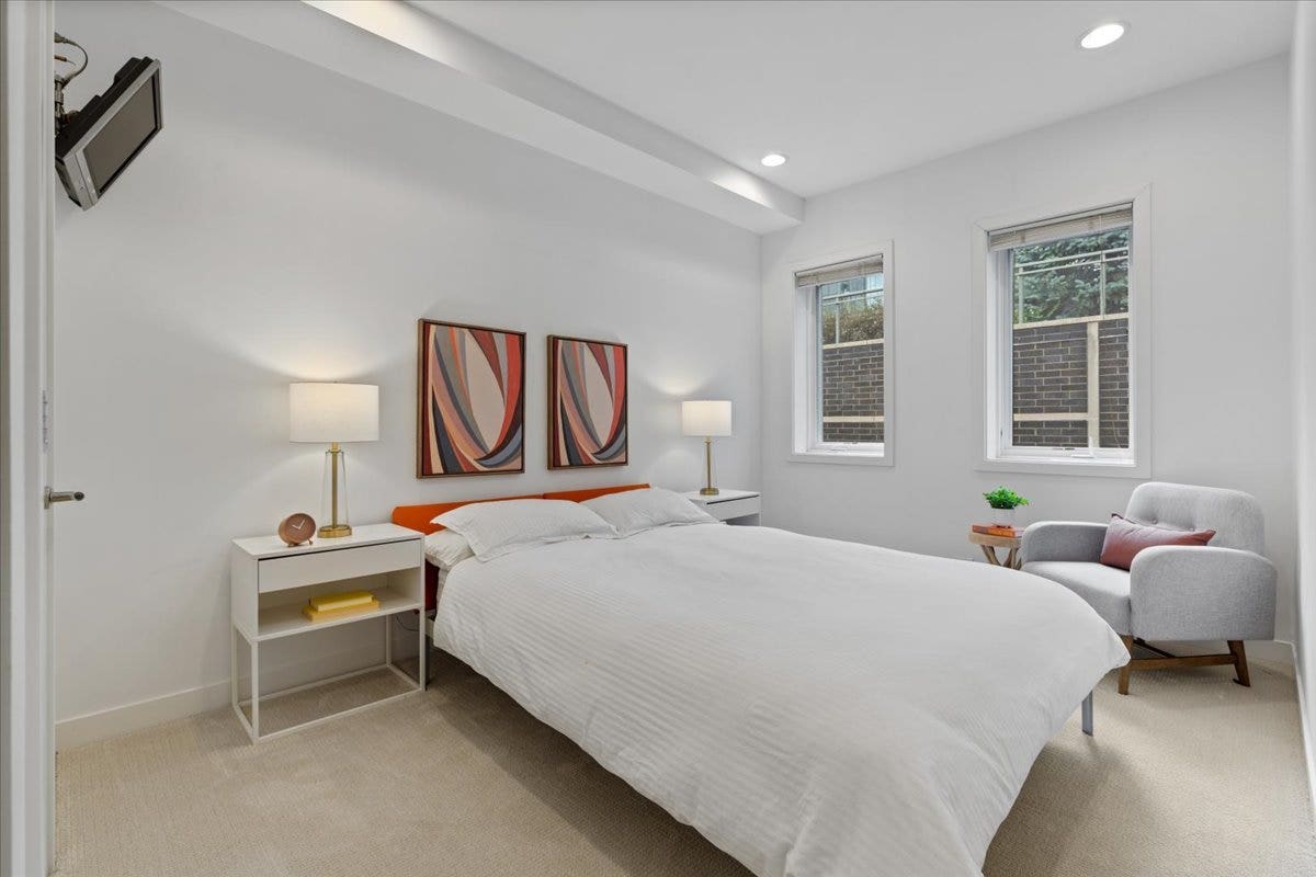 460 W Superior Street, #4-5, Chicago, IL 60654