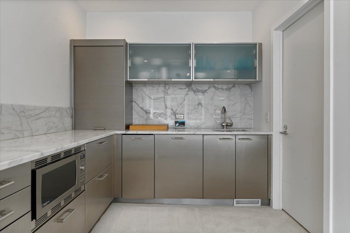 460 W Superior Street, #4-5, Chicago, IL 60654