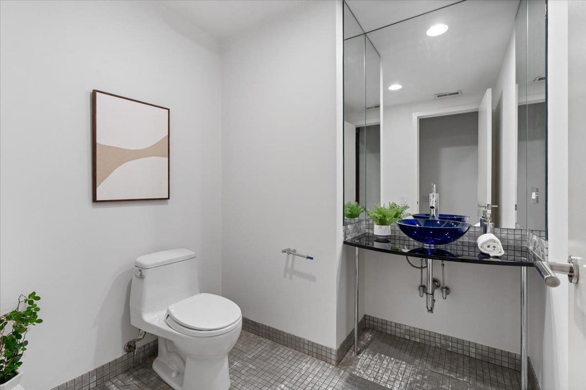 460 W Superior Street, #4-5, Chicago, IL 60654