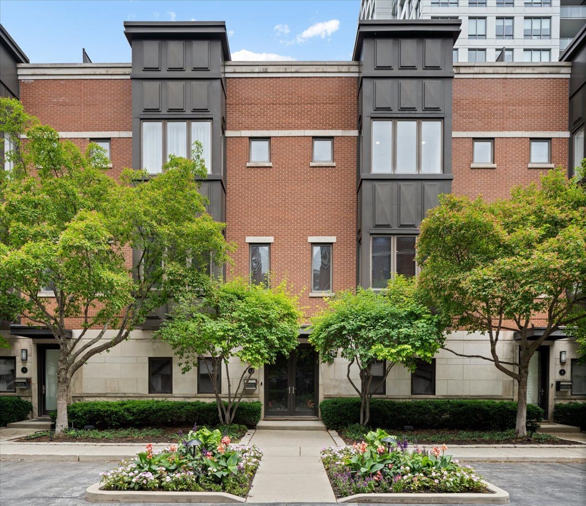 460 W Superior Street, #4-5, Chicago, IL 60654