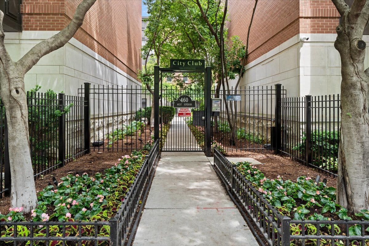 460 W Superior Street, #4-5, Chicago, IL 60654