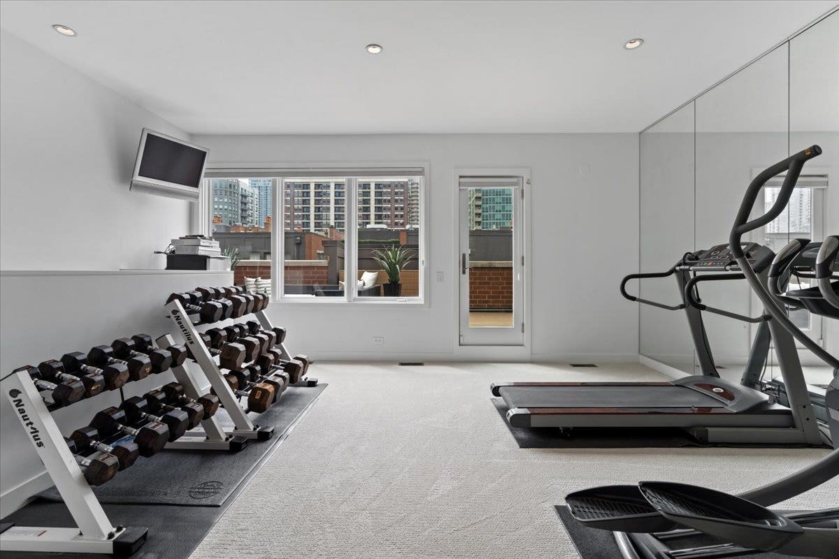 460 W Superior Street, #4-5, Chicago, IL 60654
