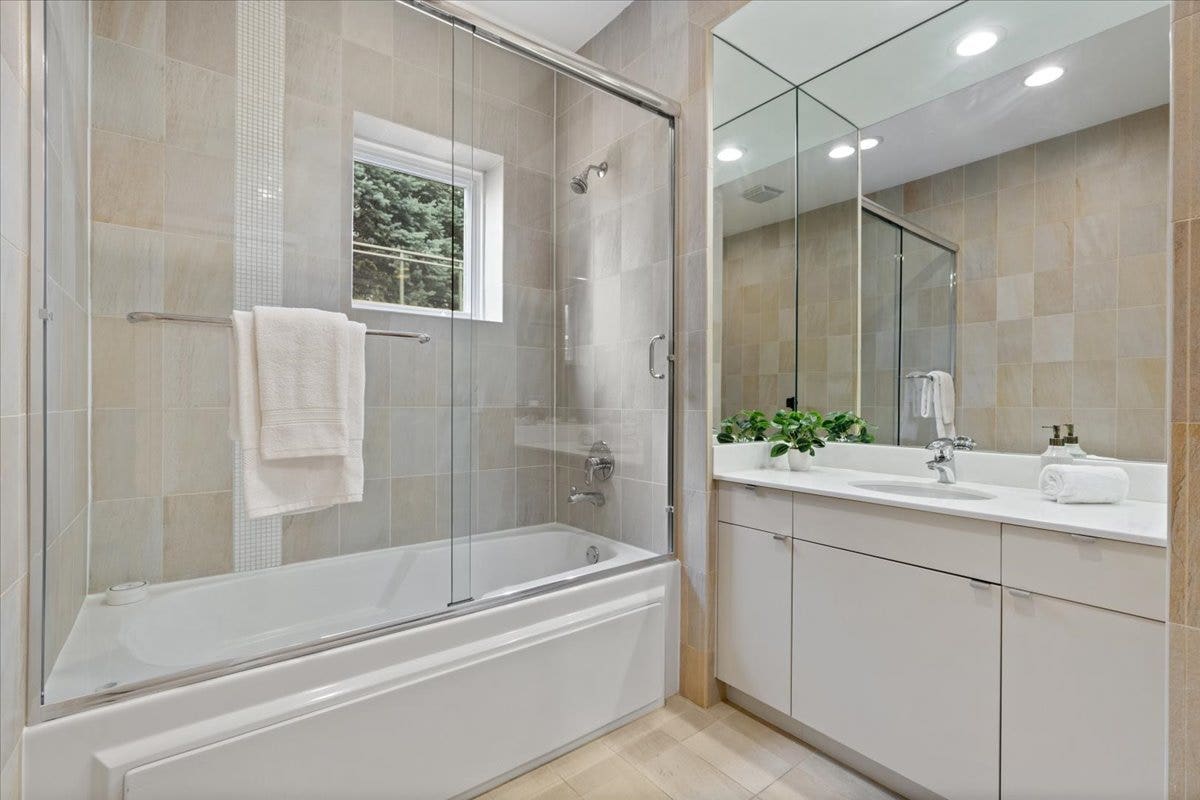 460 W Superior Street, #4-5, Chicago, IL 60654