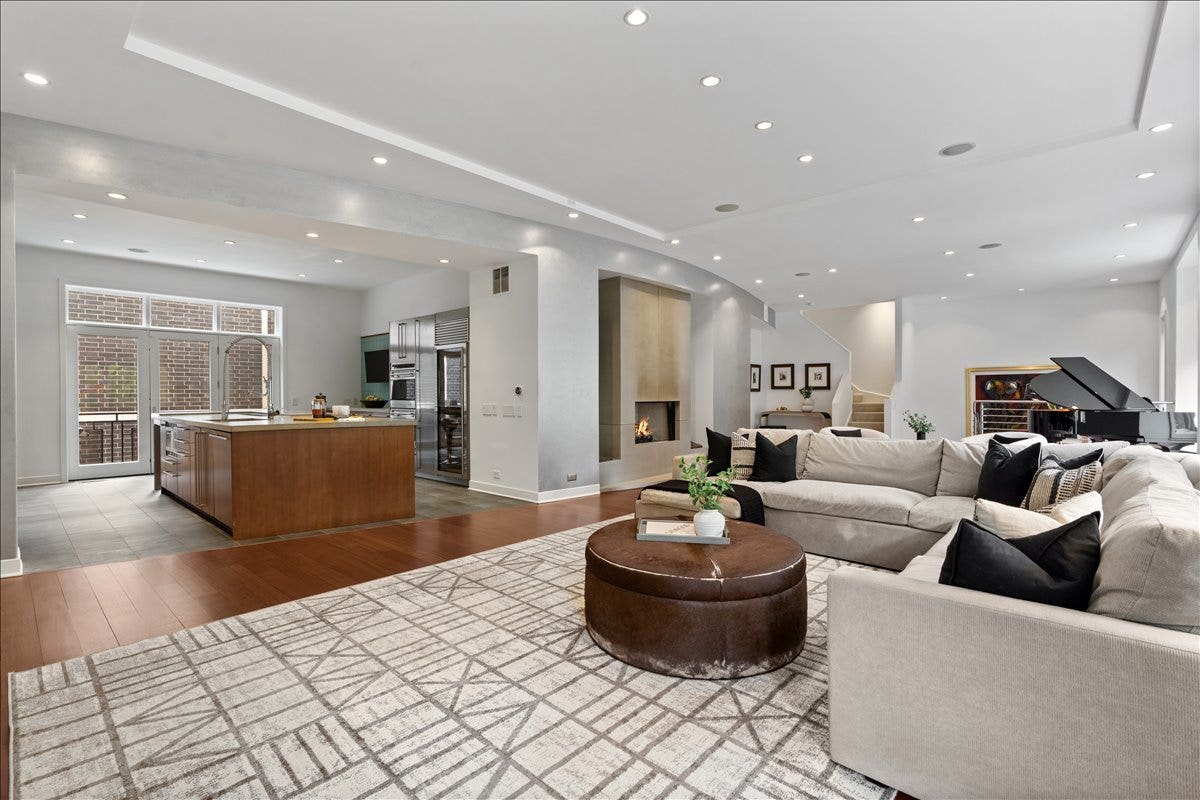 460 W Superior Street, #4-5, Chicago, IL 60654