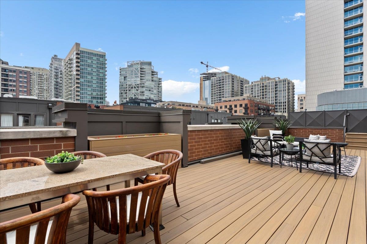 460 W Superior Street, #4-5, Chicago, IL 60654