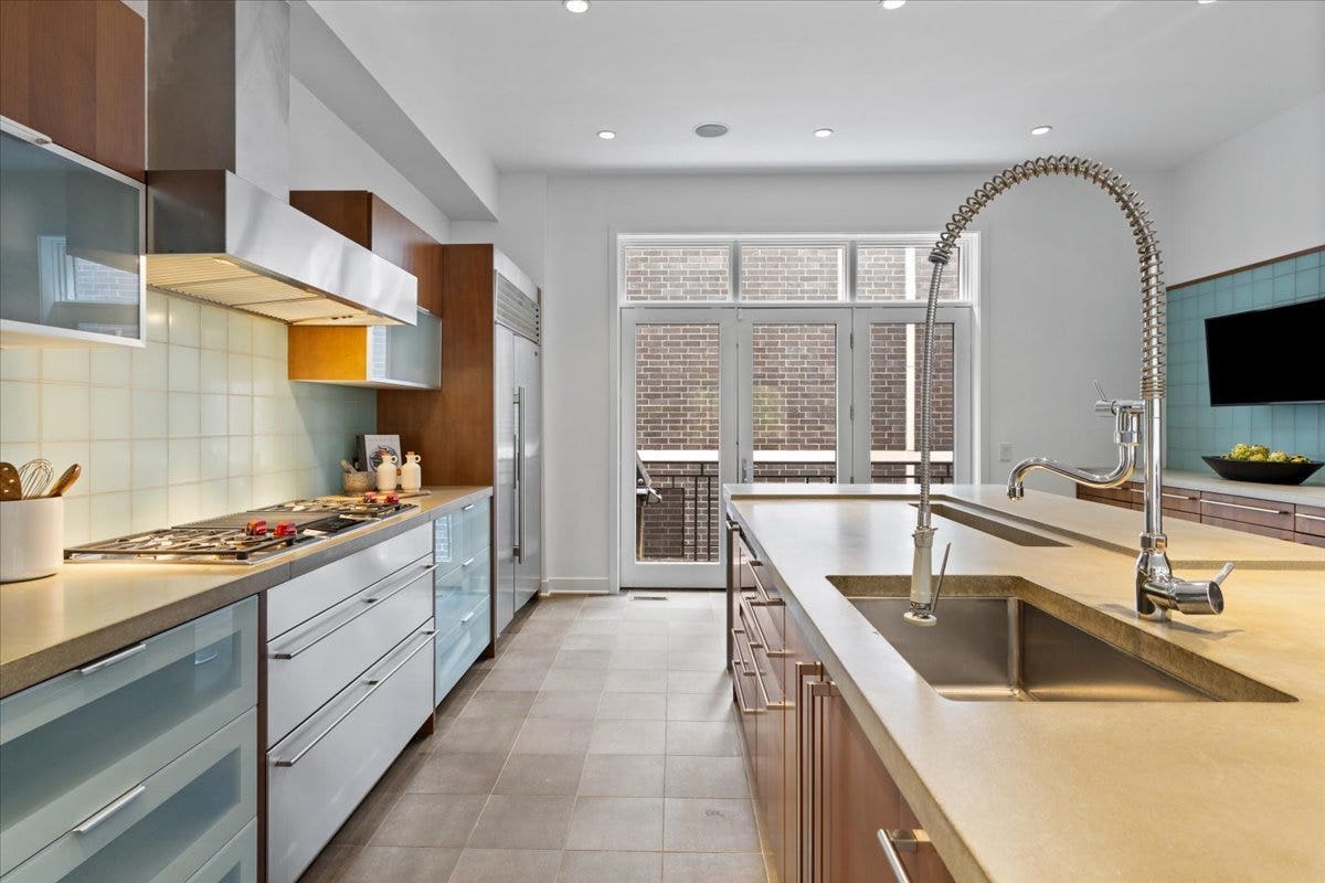 460 W Superior Street, #4-5, Chicago, IL 60654