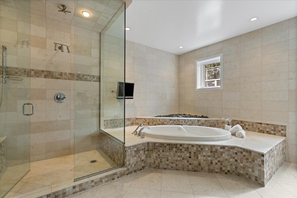 460 W Superior Street, #4-5, Chicago, IL 60654