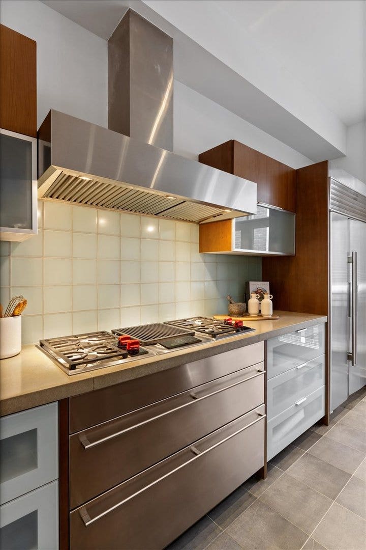 460 W Superior Street, #4-5, Chicago, IL 60654
