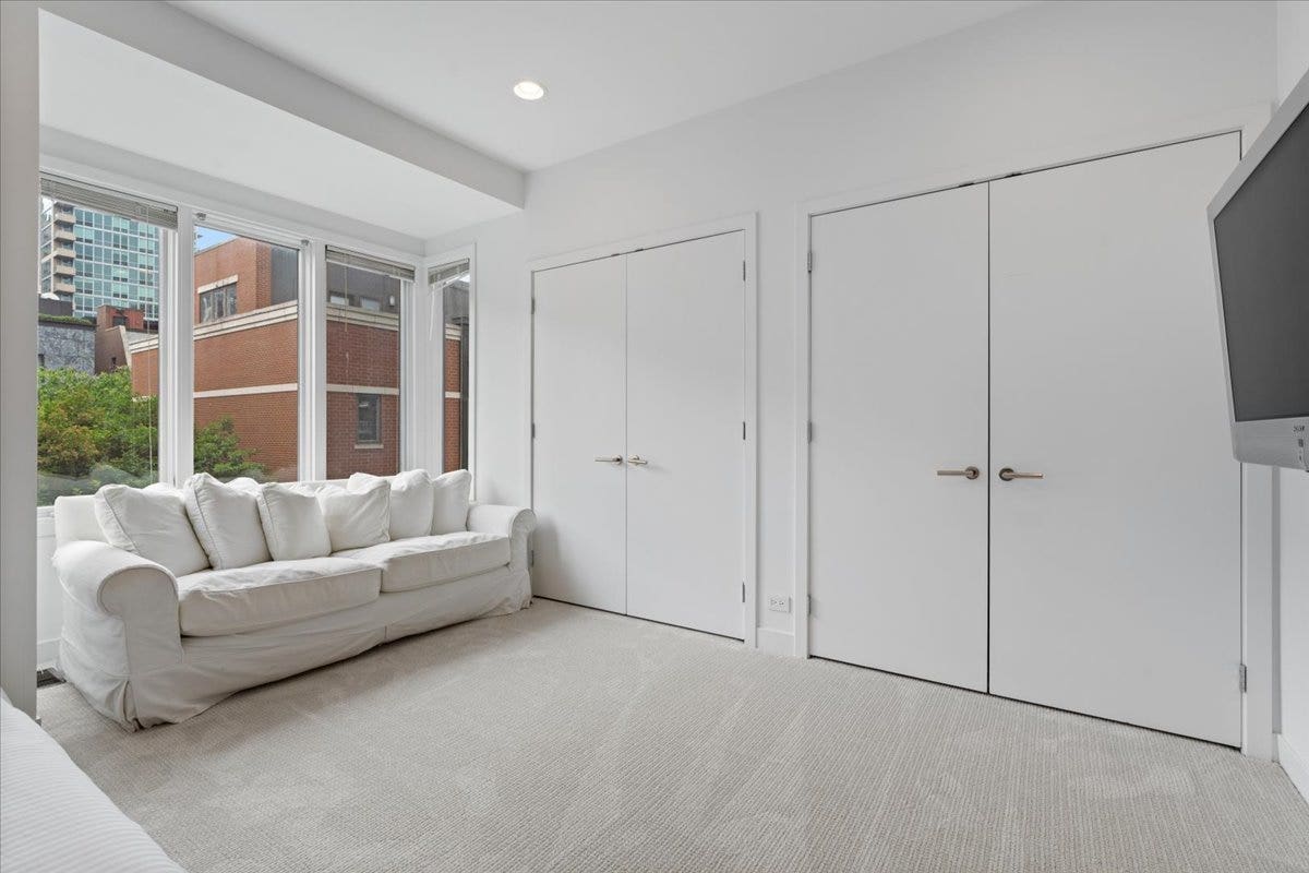 460 W Superior Street, #4-5, Chicago, IL 60654