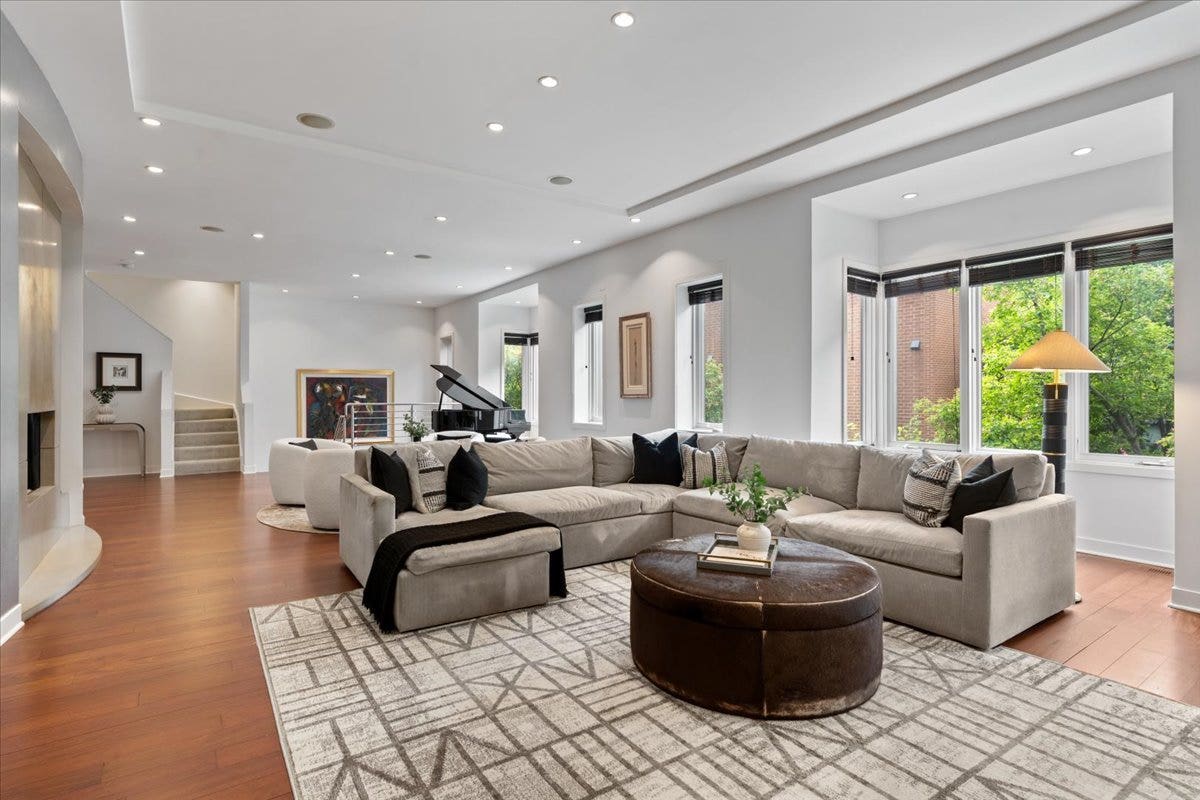 460 W Superior Street, #4-5, Chicago, IL 60654