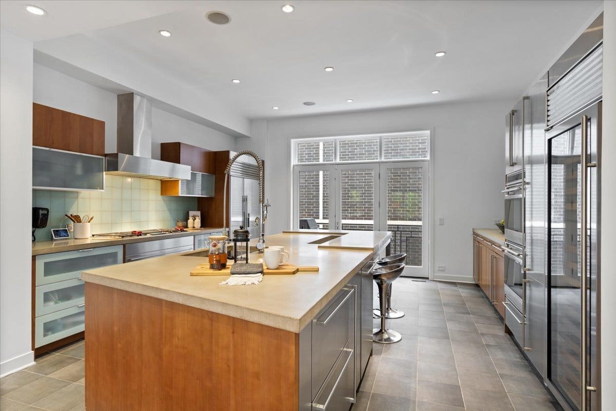 460 W Superior Street, #4-5, Chicago, IL 60654