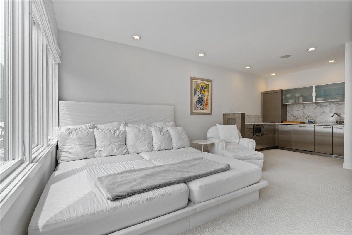 460 W Superior Street, #4-5, Chicago, IL 60654