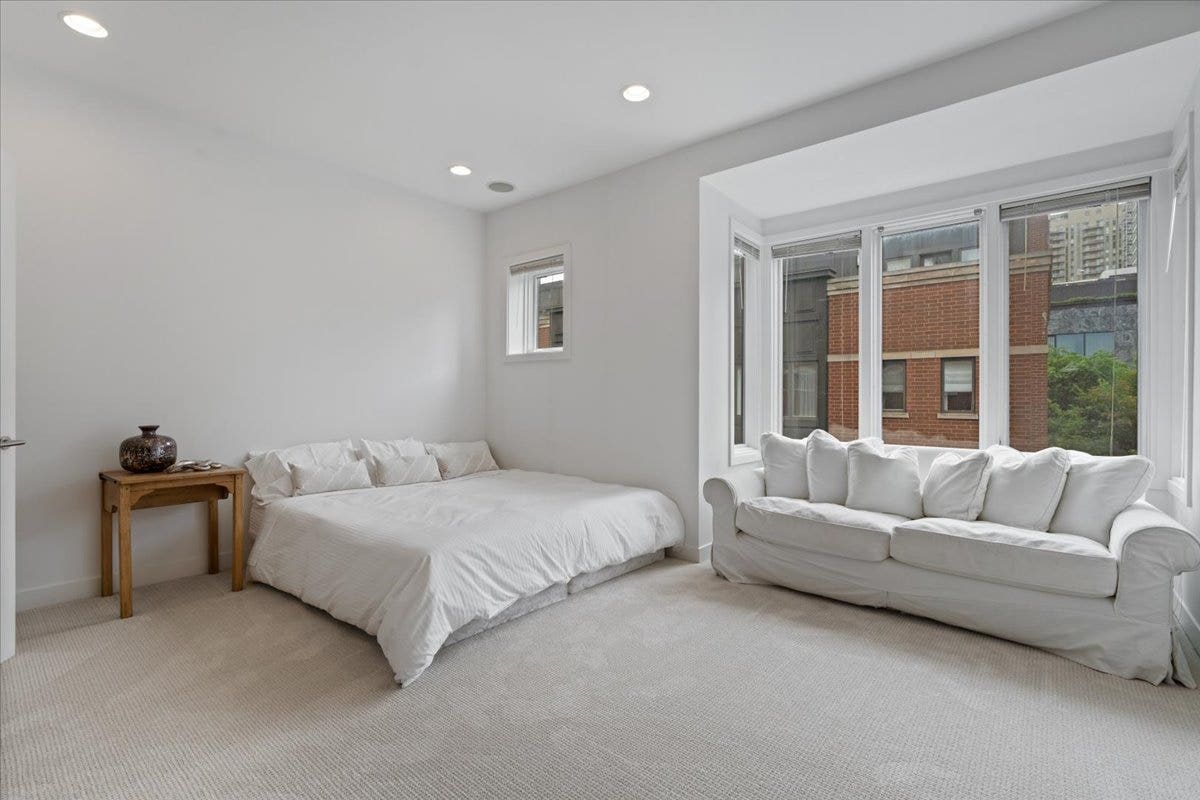 460 W Superior Street, #4-5, Chicago, IL 60654