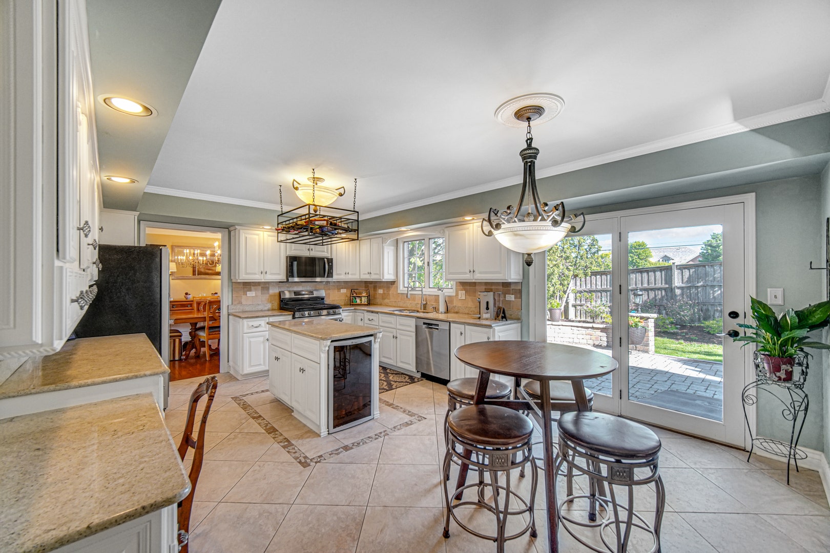 10700 Churchill Drive, Orland Park, IL 60467 Huge oversized gourmet kitchen - The kitchen is al