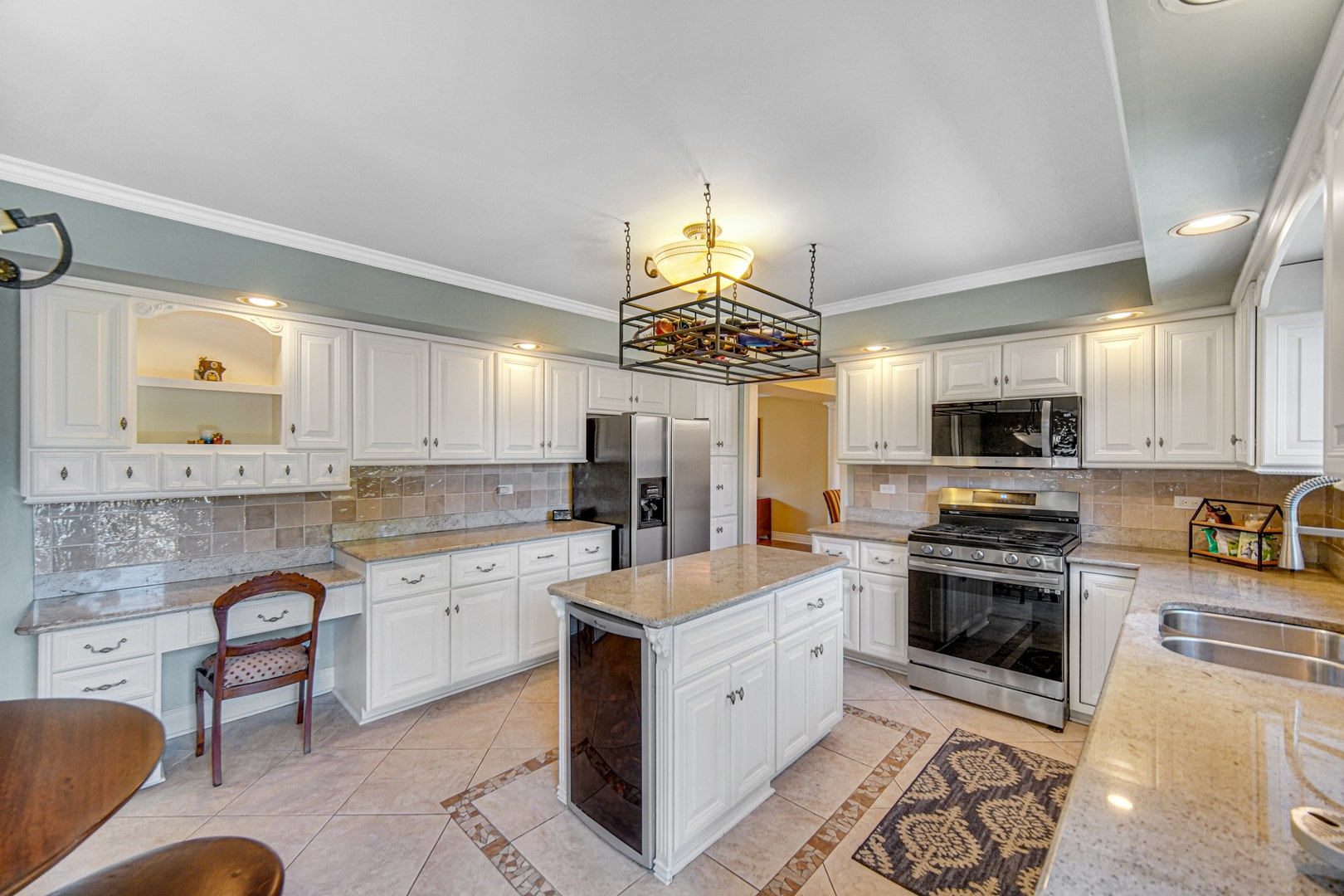 10700 Churchill Drive, Orland Park, IL 60467 All Stainless Steel Appliances included.