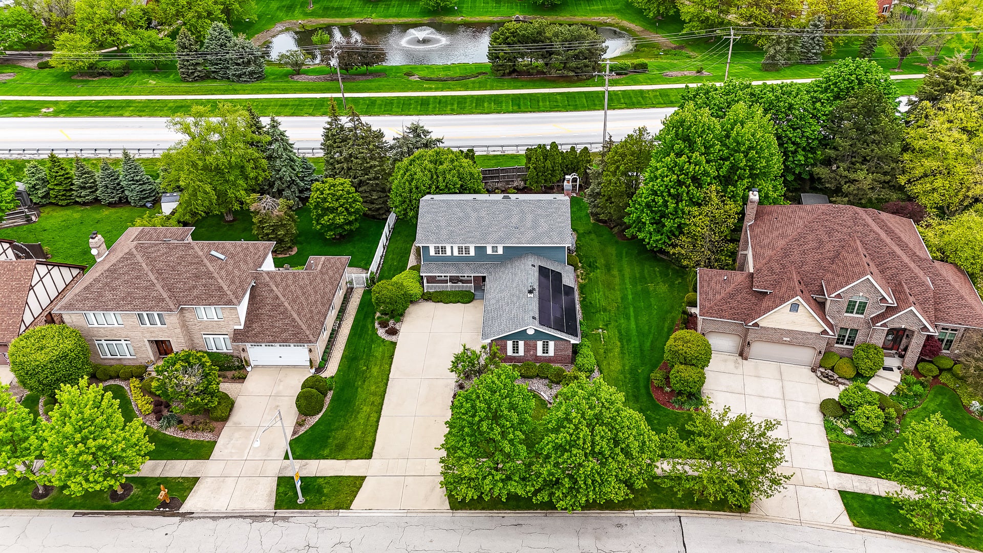 10700 Churchill Drive, Orland Park, IL 60467 Side-load garage with concrete drive for ample par