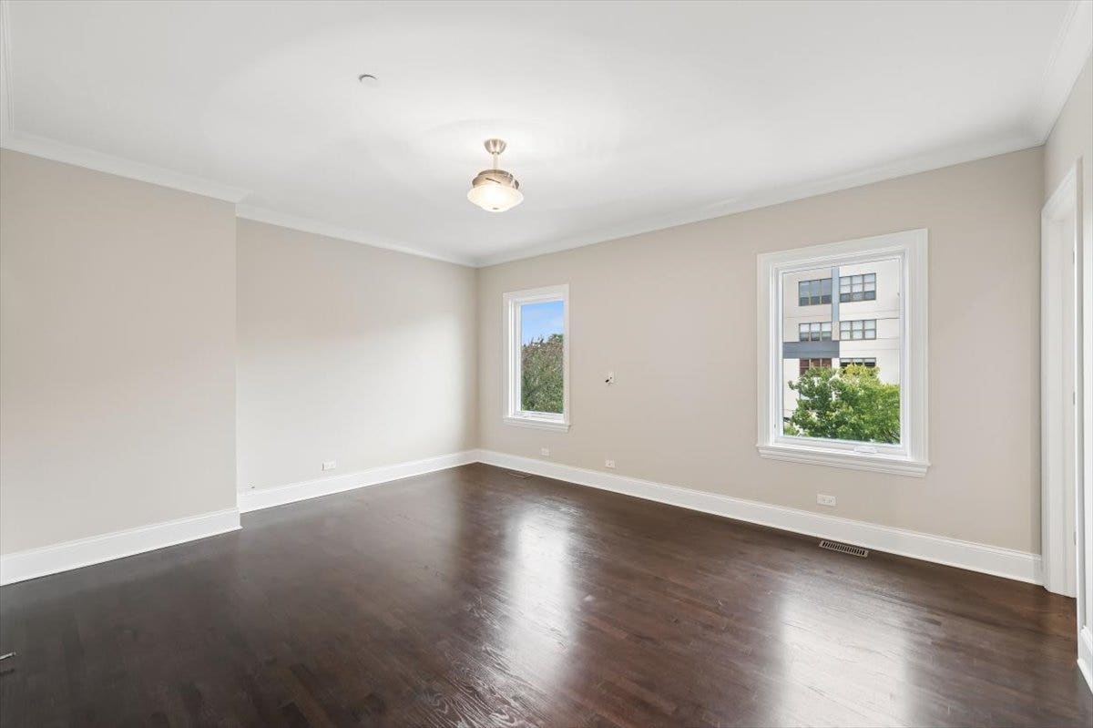 2730 N HARTLAND Court, Chicago, IL 60614
