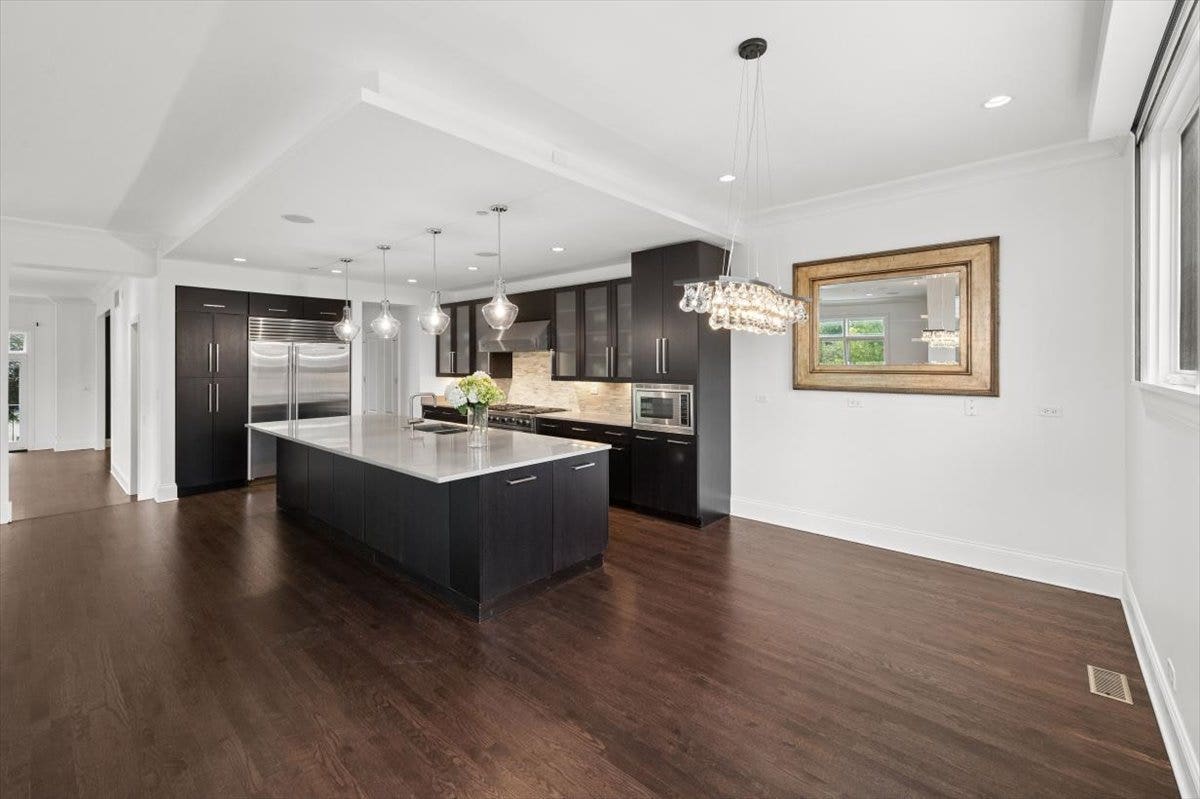 2730 N HARTLAND Court, Chicago, IL 60614