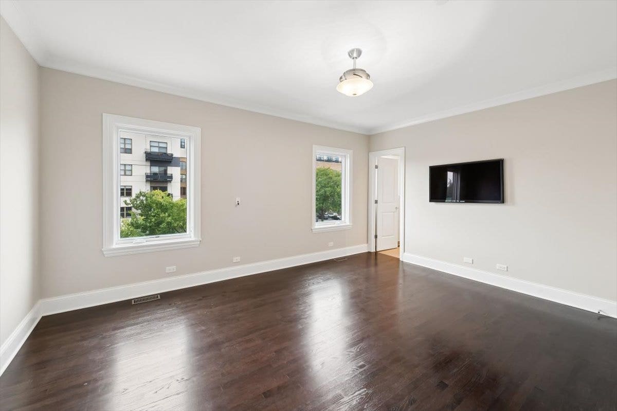 2730 N HARTLAND Court, Chicago, IL 60614