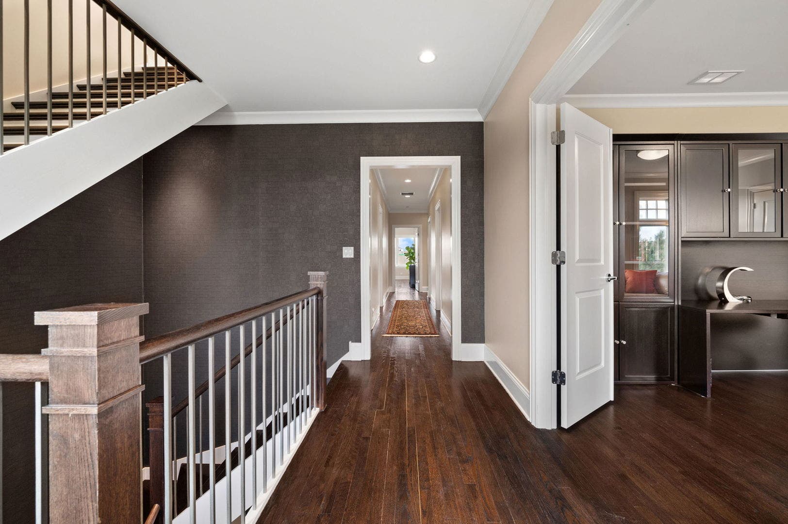 2730 N HARTLAND Court, Chicago, IL 60614