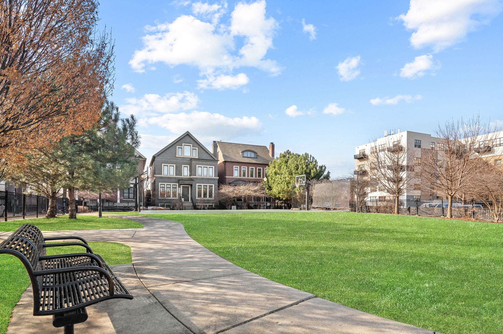 2730 N HARTLAND Court, Chicago, IL 60614