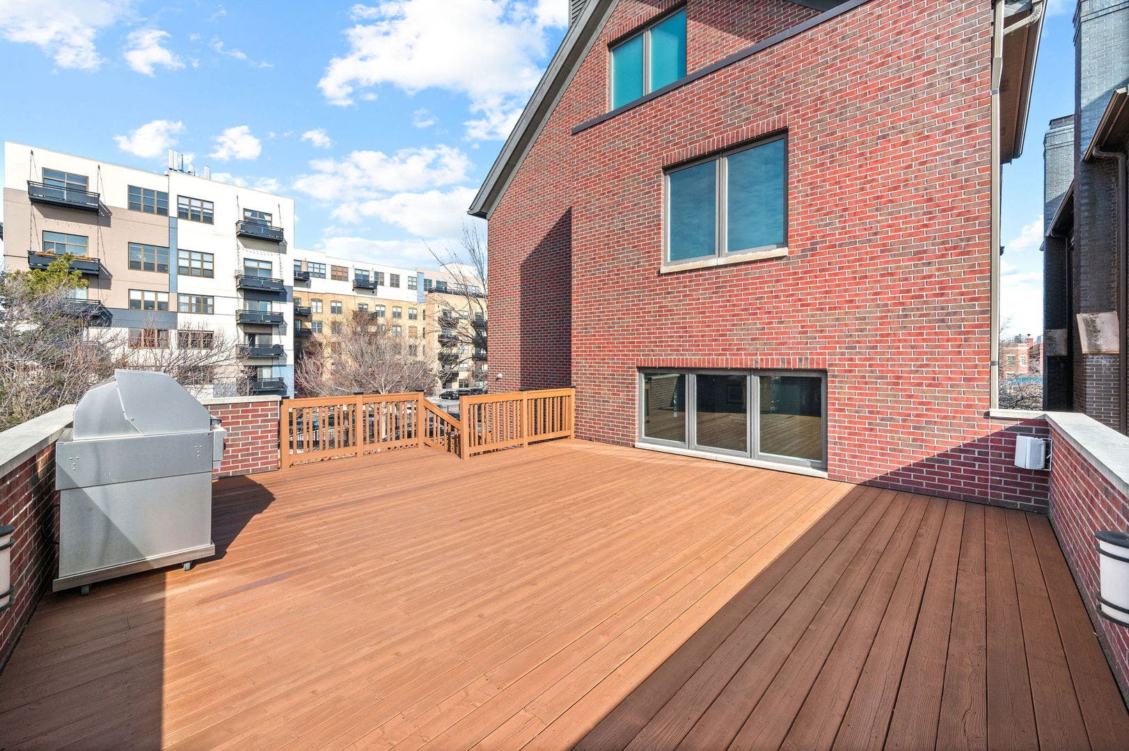 2730 N HARTLAND Court, Chicago, IL 60614