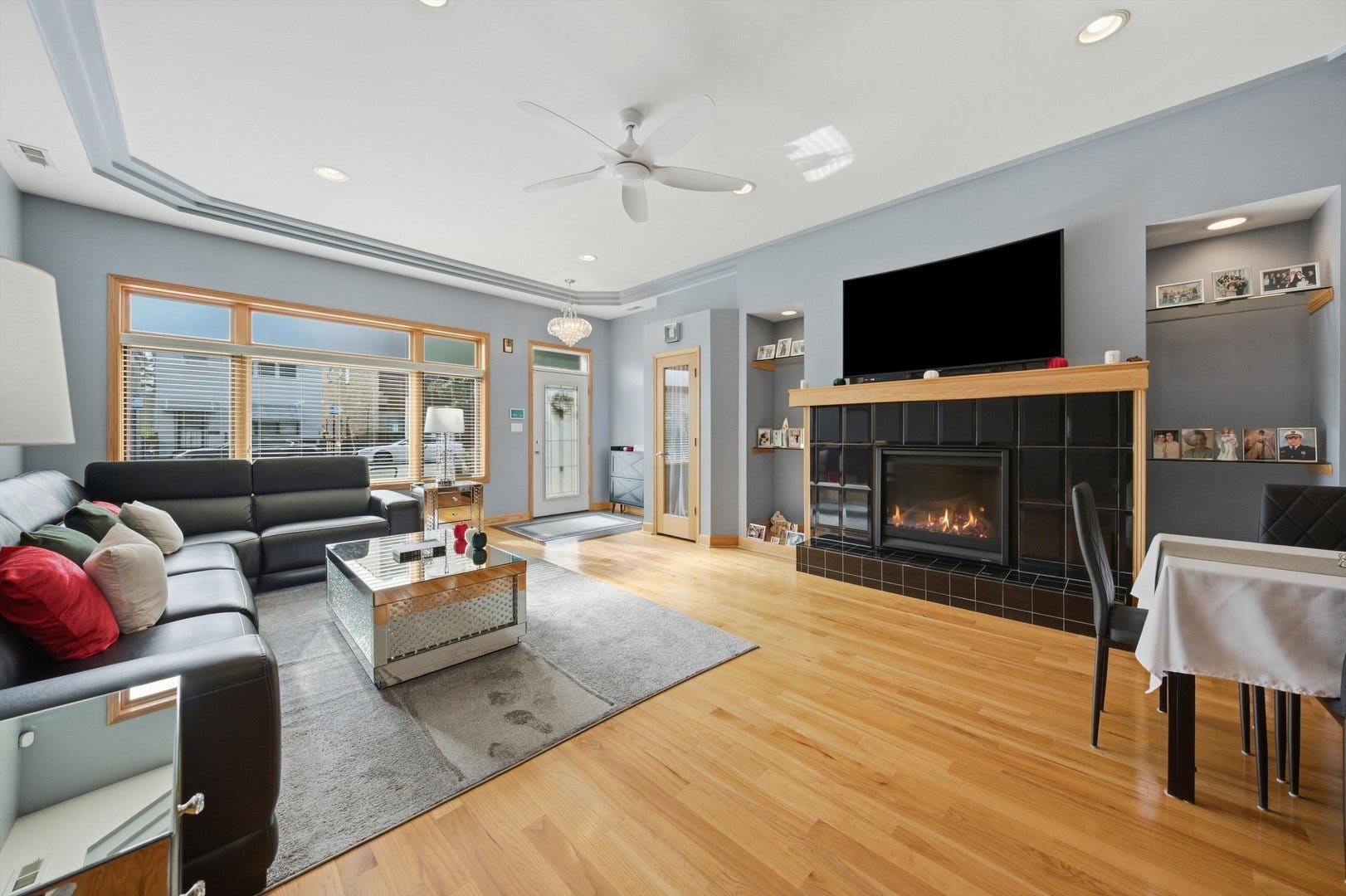 2646 S Hillock Avenue, Chicago, IL 60608 2646 S Hillock Avenue, Chicago, IL 60608