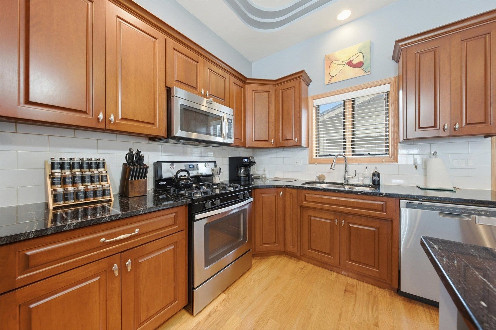 2646 S Hillock Avenue, Chicago, IL 60608 2646 S Hillock Avenue, Chicago, IL 60608