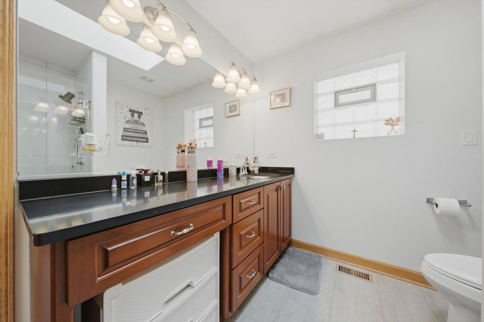2646 S Hillock Avenue, Chicago, IL 60608 2646 S Hillock Avenue, Chicago, IL 60608