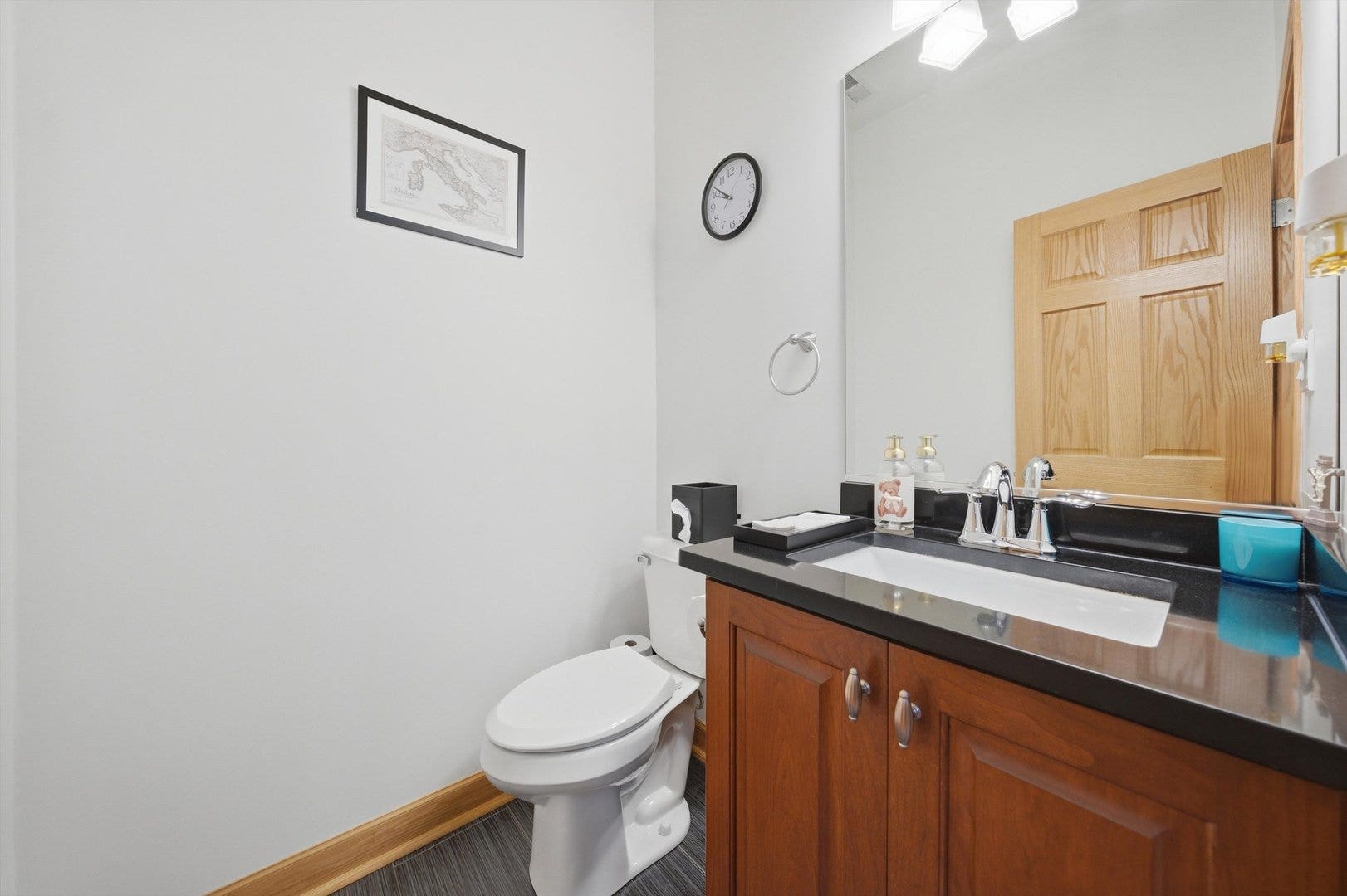 2646 S Hillock Avenue, Chicago, IL 60608 2646 S Hillock Avenue, Chicago, IL 60608